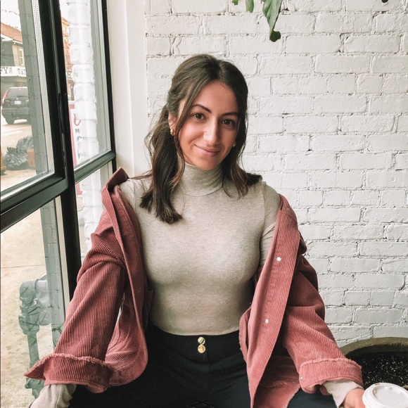 Meet your Posher, Cristina - Picture 1 of 1